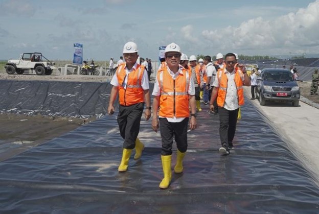 Indonesia building largest eco-friendly shrimp ponds