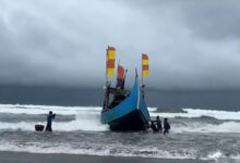 fishers in coxs bazar preparing boat for next trip