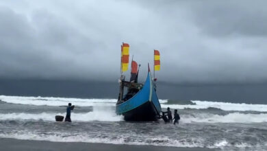 fishers in coxs bazar preparing boat for next trip